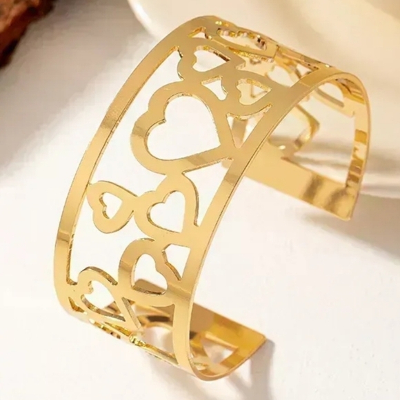 Heart Cuff Bracelet Gold Tone - Picture 1 of 10